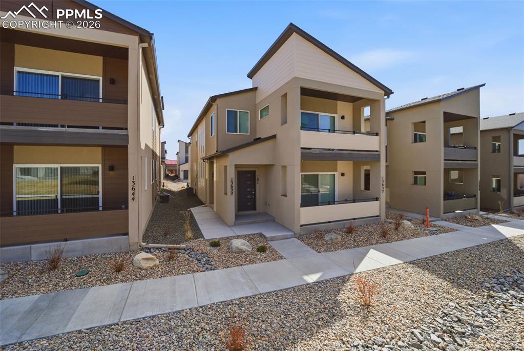 Image 3 of 30: Front of Structure