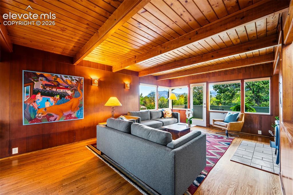 Image 6 of 45: Family Room