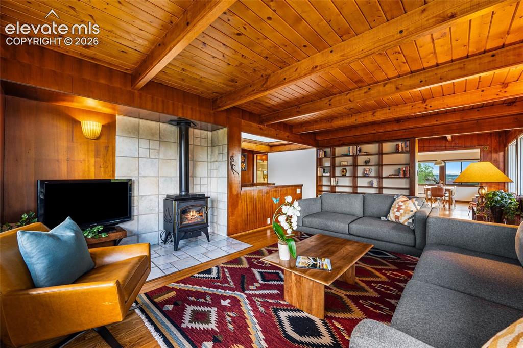 Image 8 of 45: Family Room