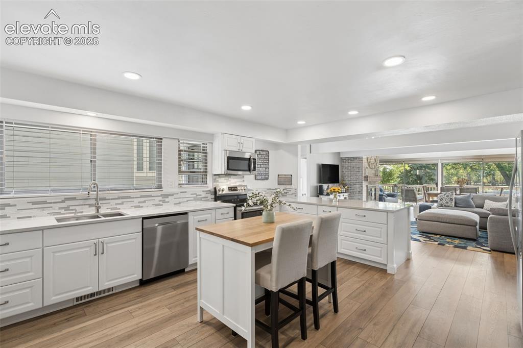 Image 14 of 49: Kitchen