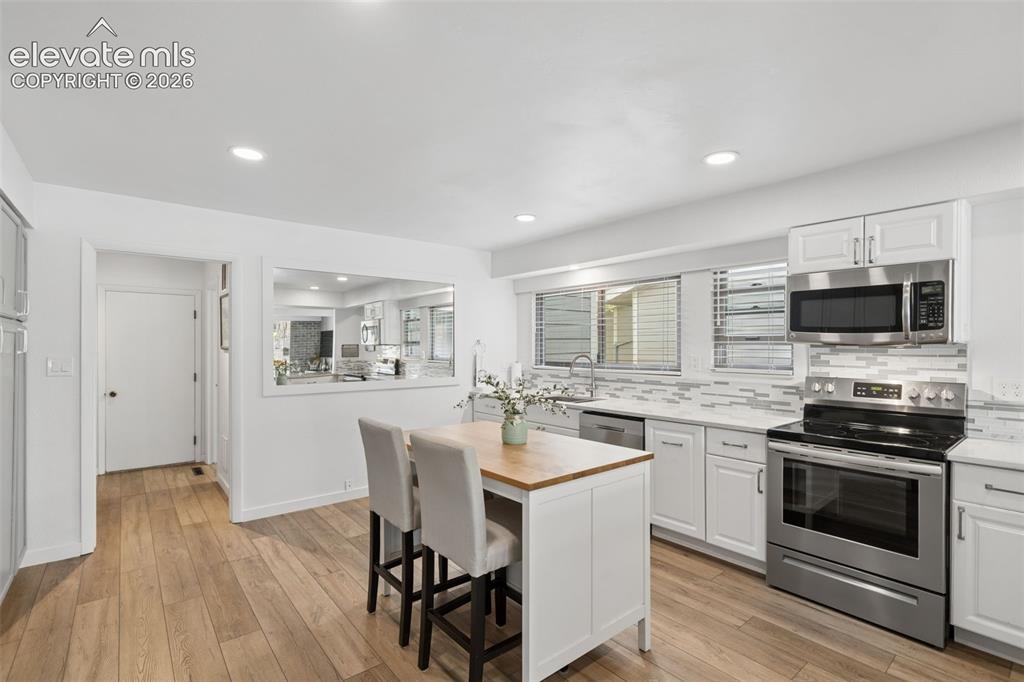 Image 17 of 49: Kitchen