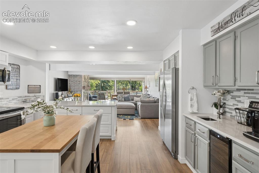 Image 19 of 49: Kitchen