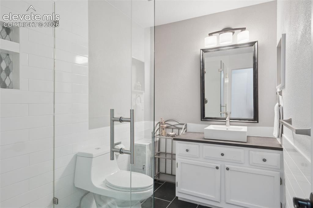 Image 26 of 49: Bathroom