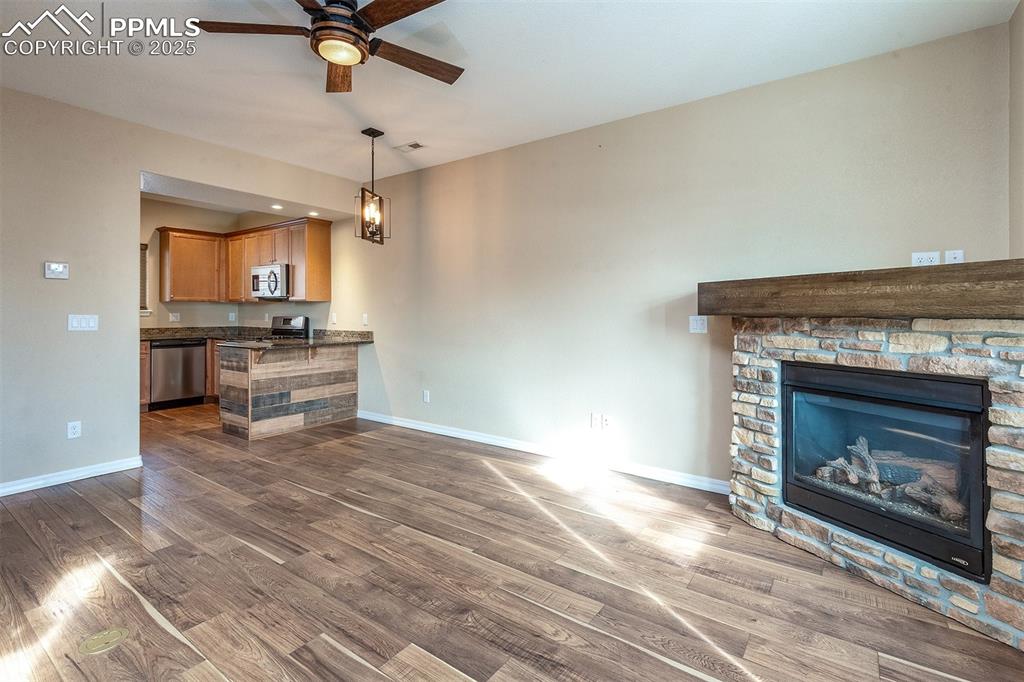 Image 15 of 48: Living Room