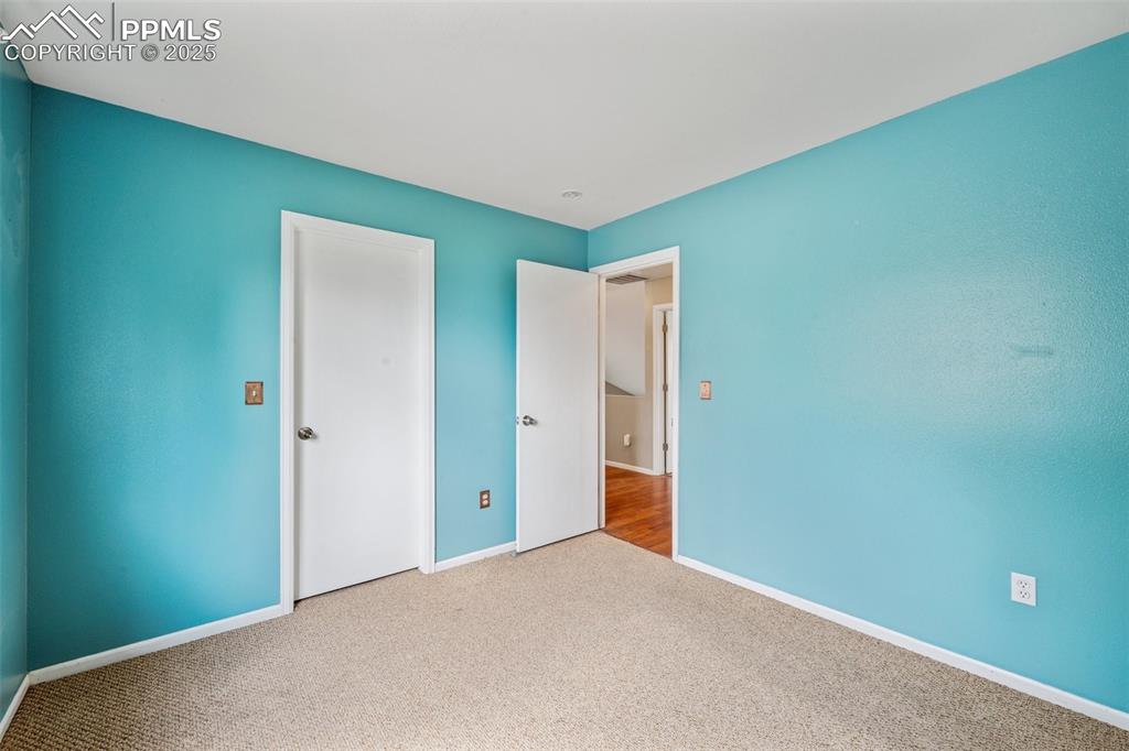 Image 17 of 21: Bedroom