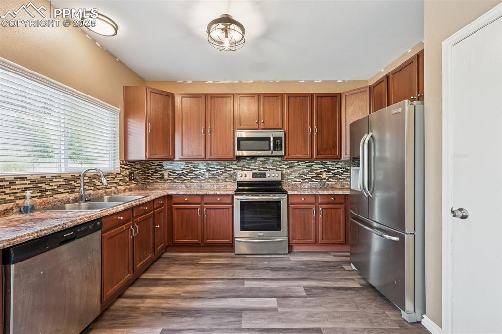 Image 2 of 21: Kitchen