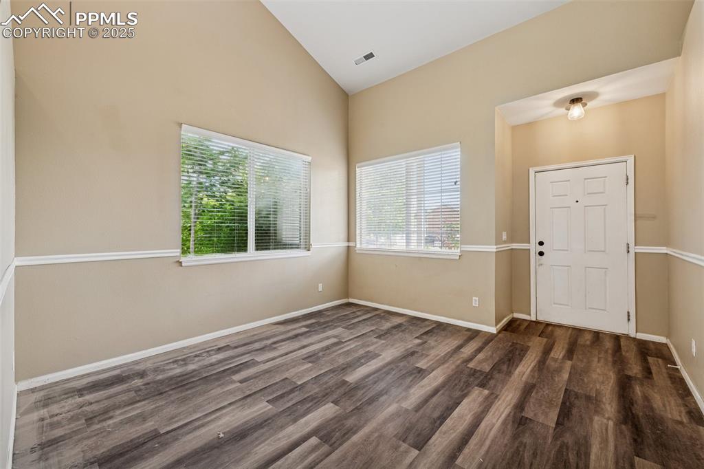 Image 4 of 21: Entry