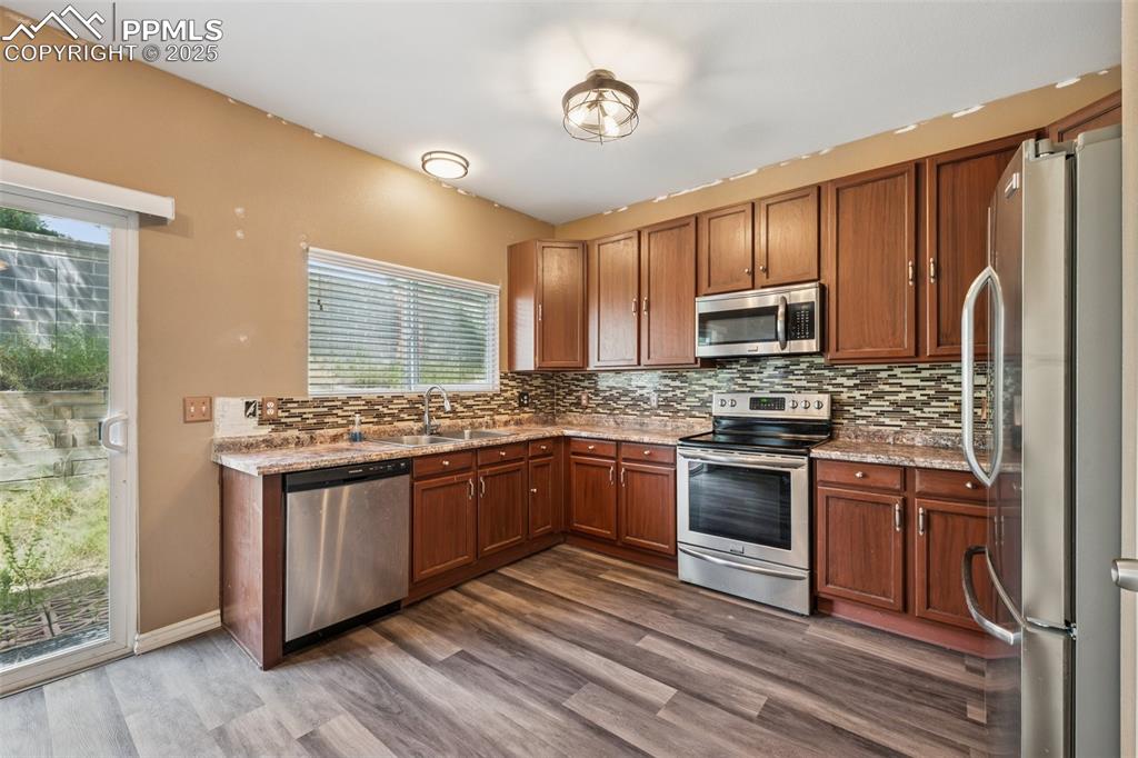 Image 6 of 21: Kitchen