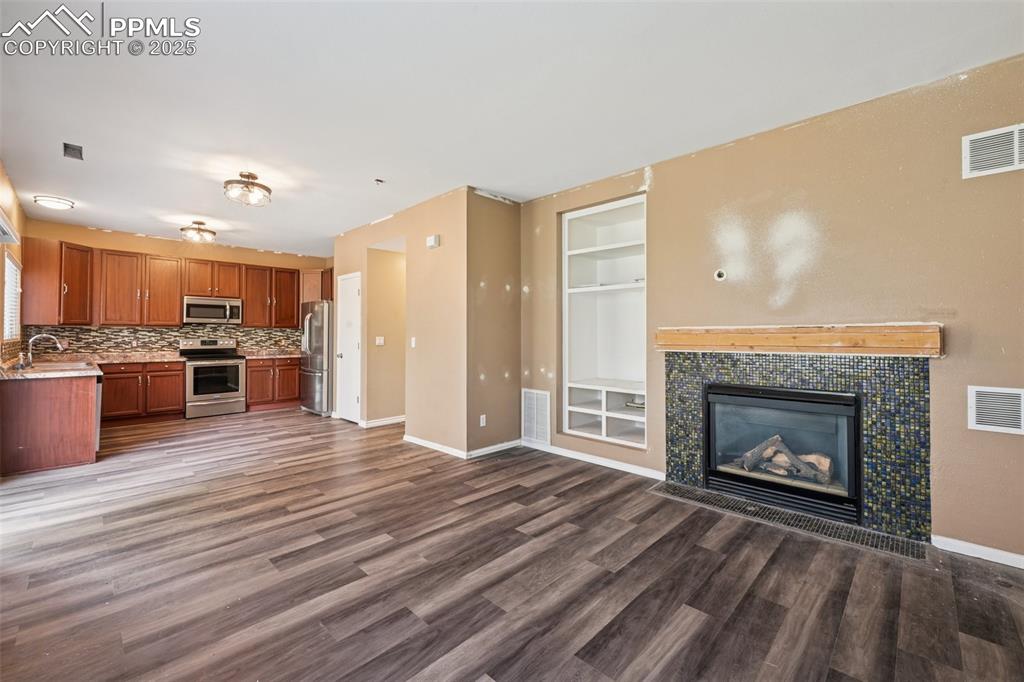 Image 9 of 21: Family Room