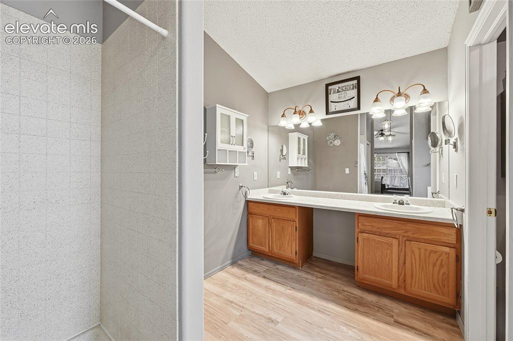 Image 12 of 21: Bathroom