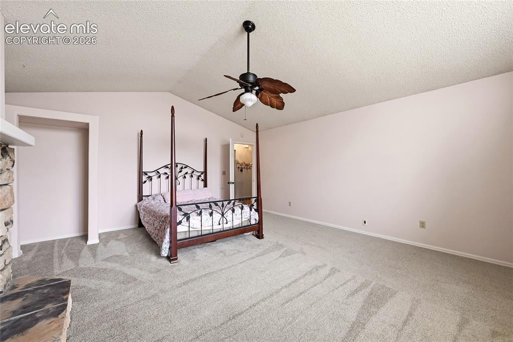 Image 14 of 21: Bedroom