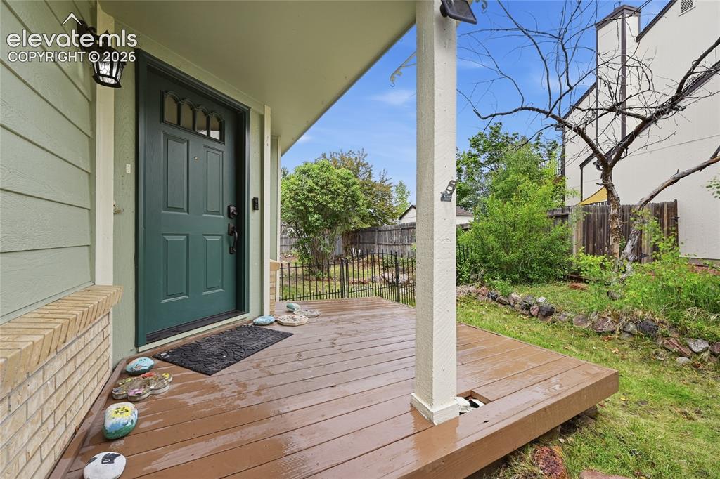 Image 2 of 21: Deck