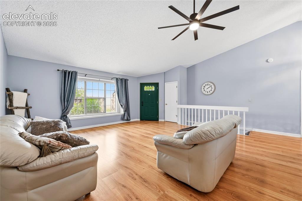 Image 4 of 21: Living Room
