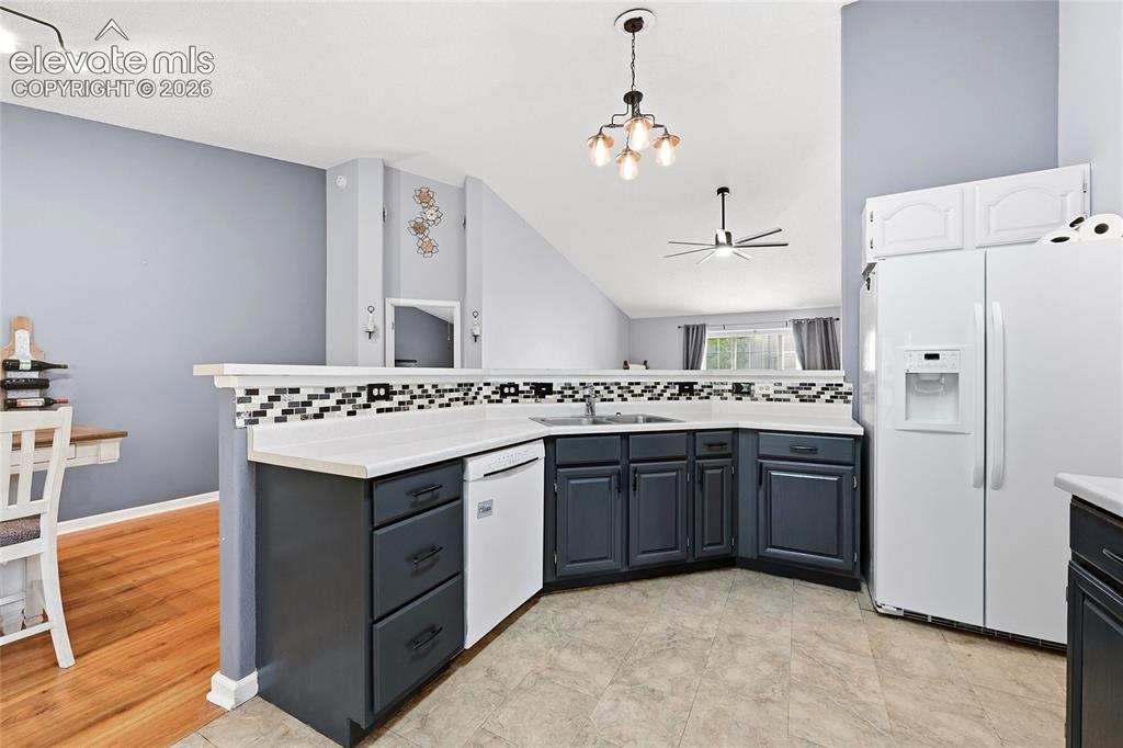 Image 7 of 21: Kitchen