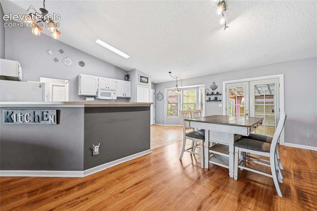 Image 8 of 21: Dining Area