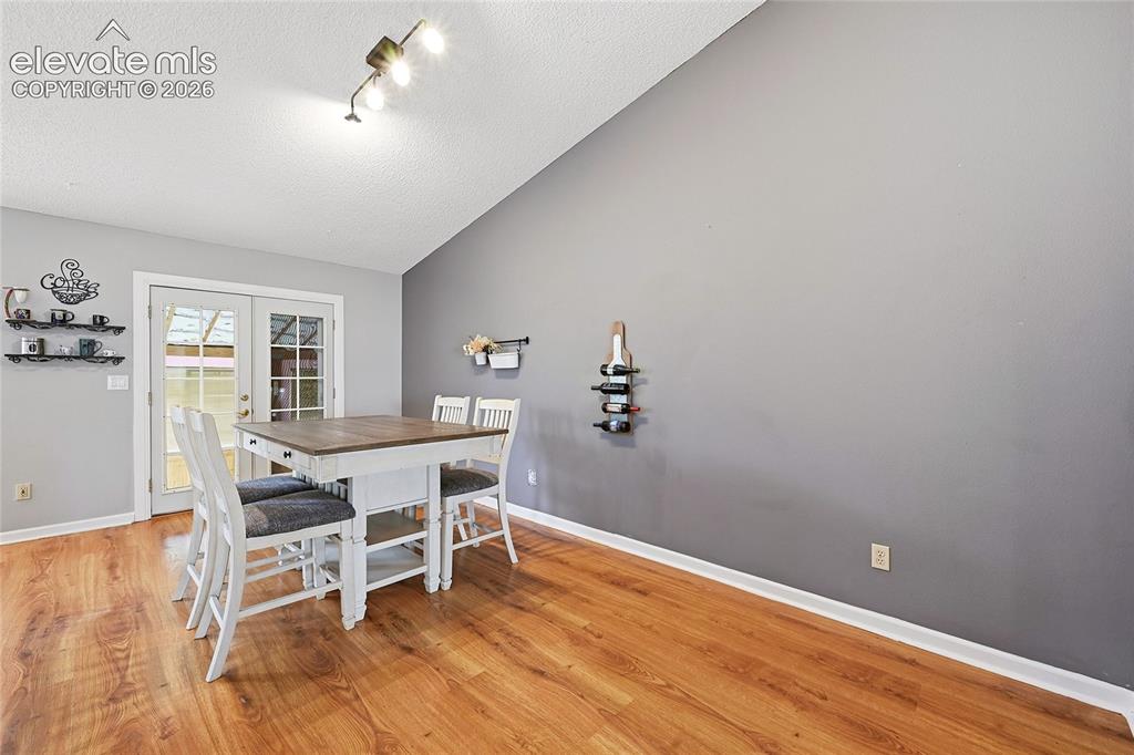 Image 9 of 21: Dining Area