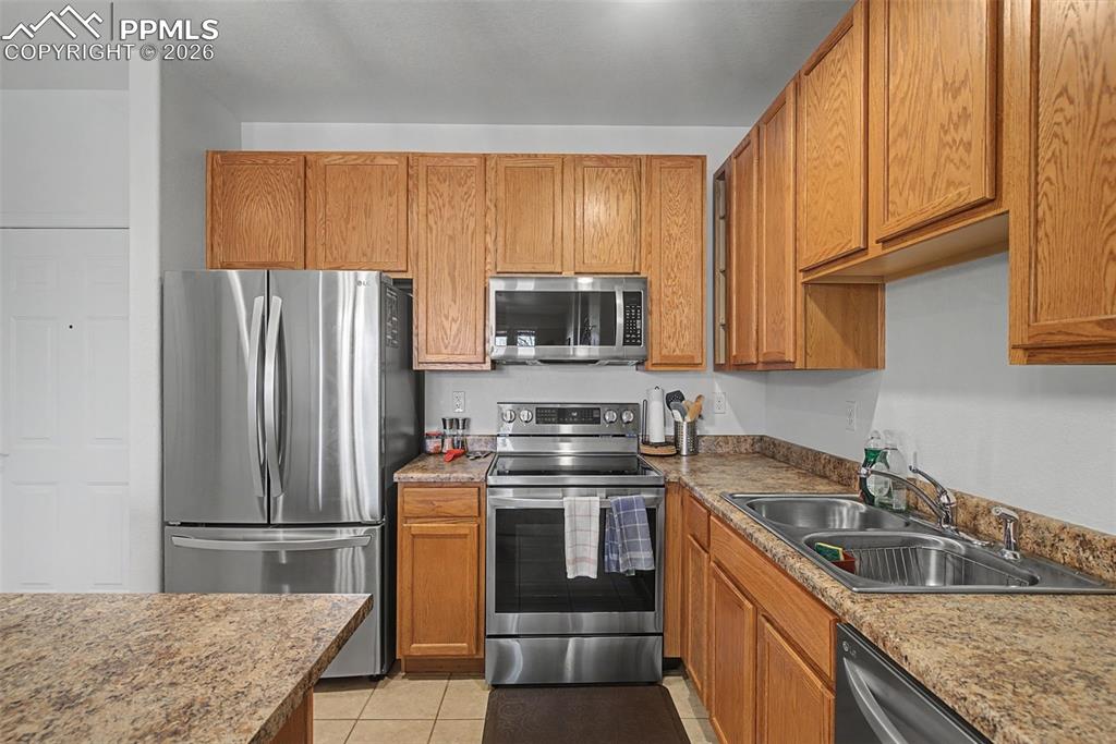 Image 18 of 44: Kitchen