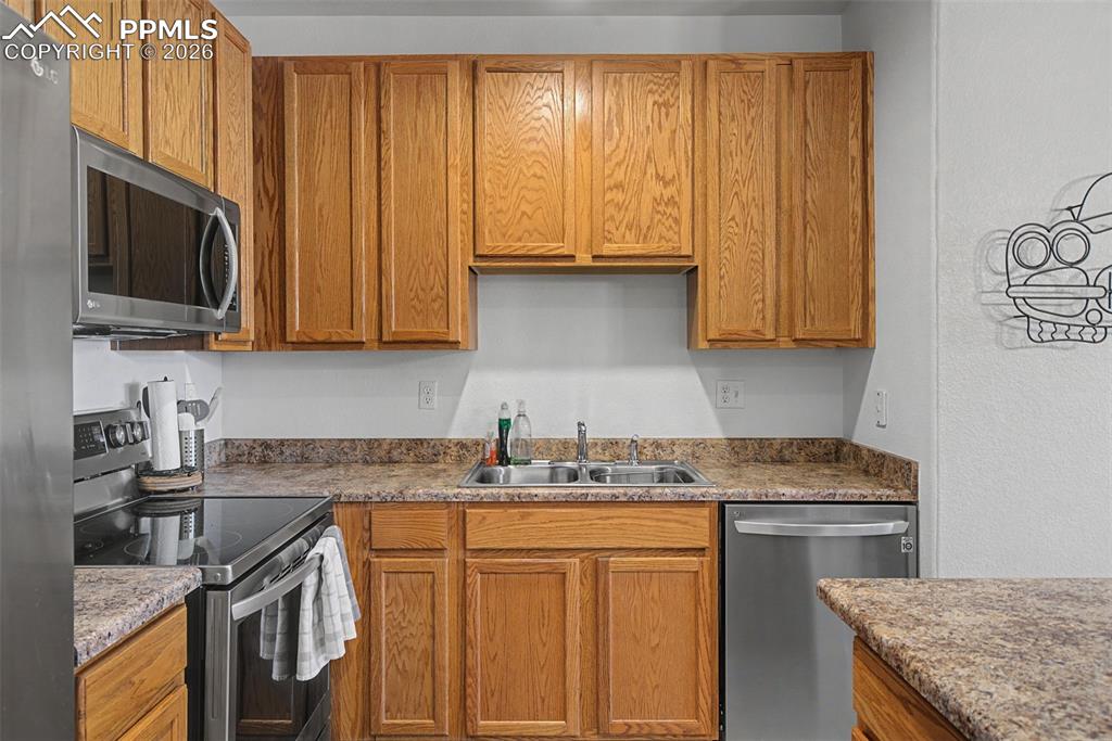 Image 21 of 44: Kitchen