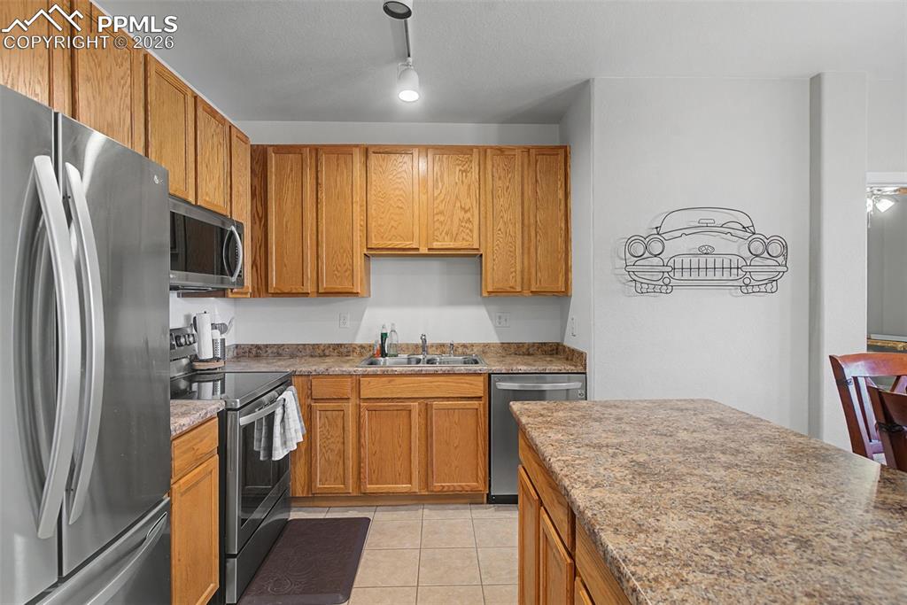 Image 22 of 44: Kitchen