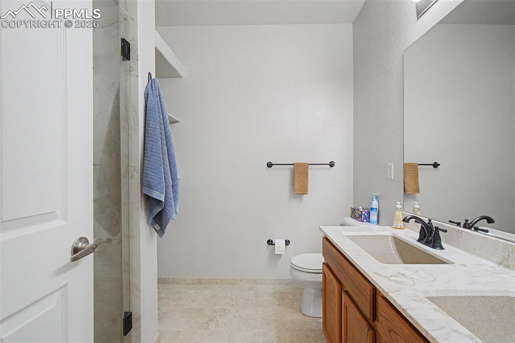 Image 35 of 44: Bathroom