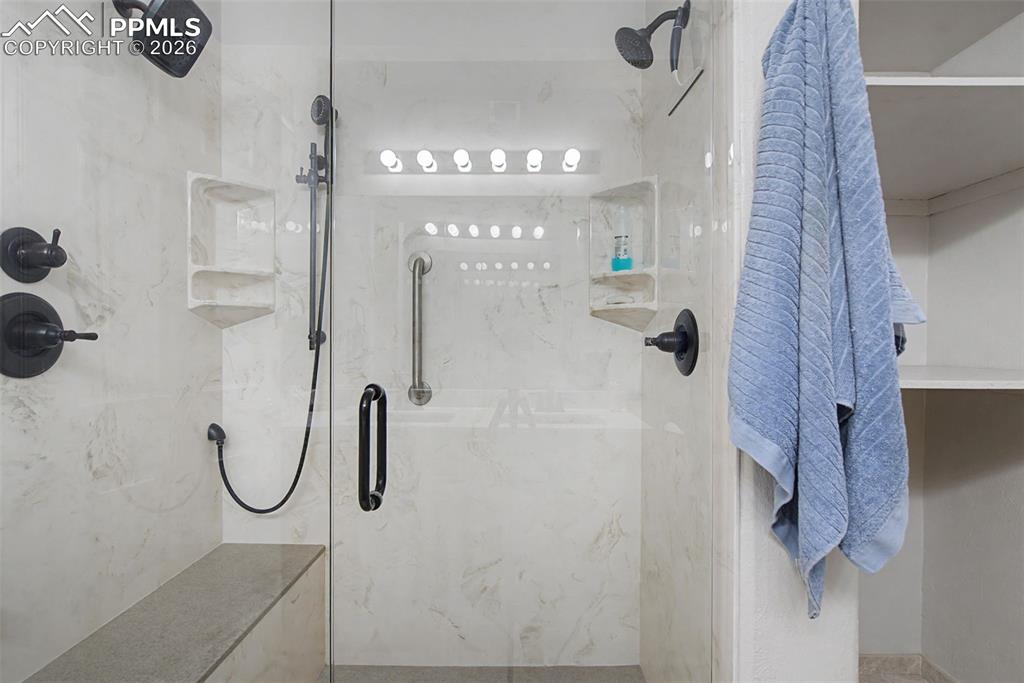 Image 36 of 44: Bathroom