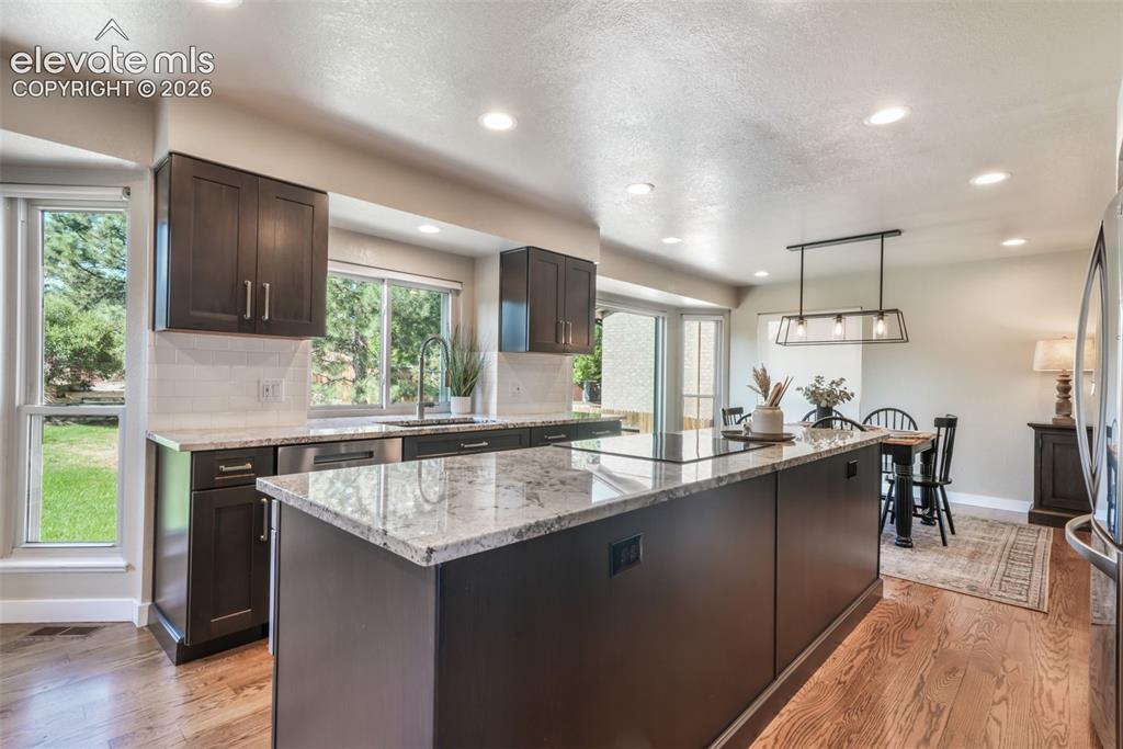 Image 11 of 50: Kitchen