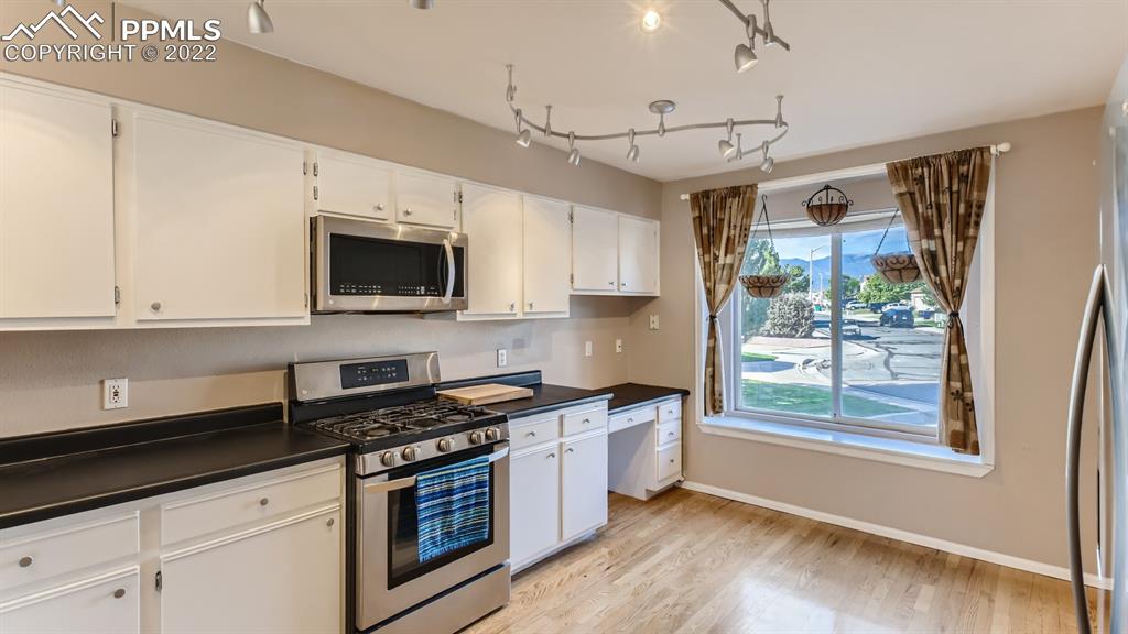 Listing 9818283, Image 8 of 27