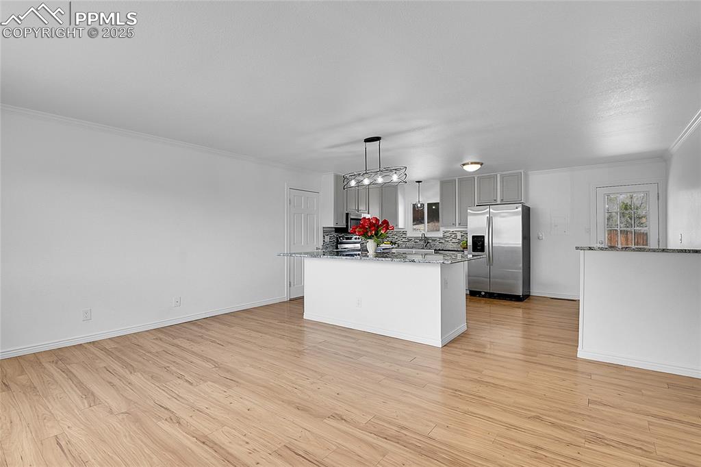 Image 12 of 30: Kitchen