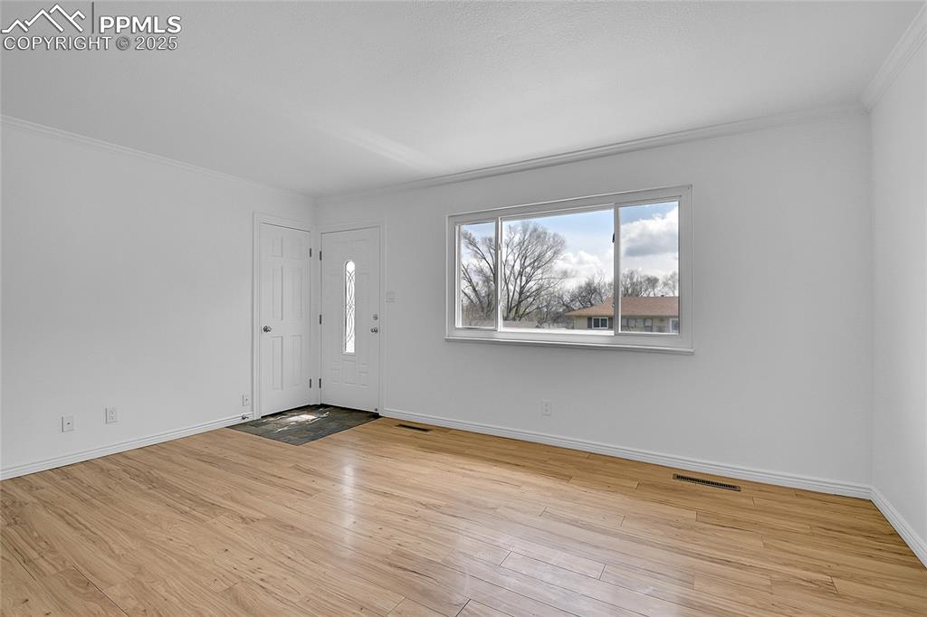 Image 4 of 30: Living Room