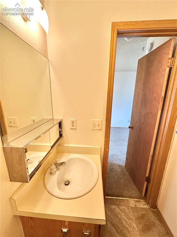 Image 11 of 11: Bathroom