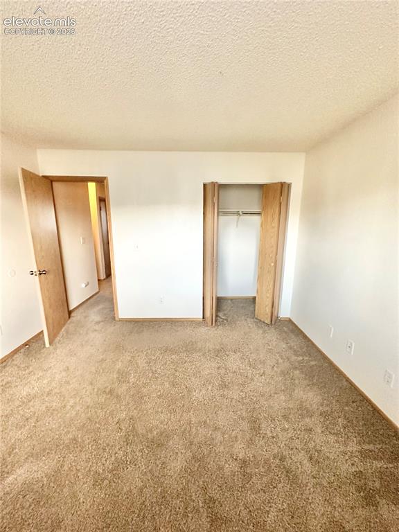 Image 4 of 11: Bedroom