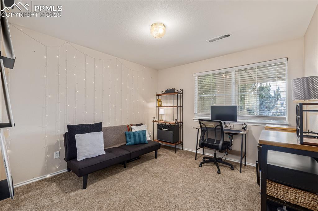 Image 15 of 24: Third bedroom
