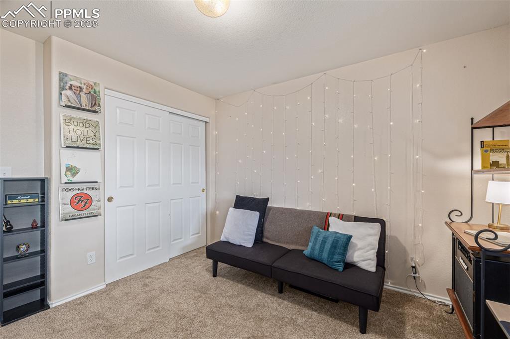 Image 16 of 24: Third bedroom