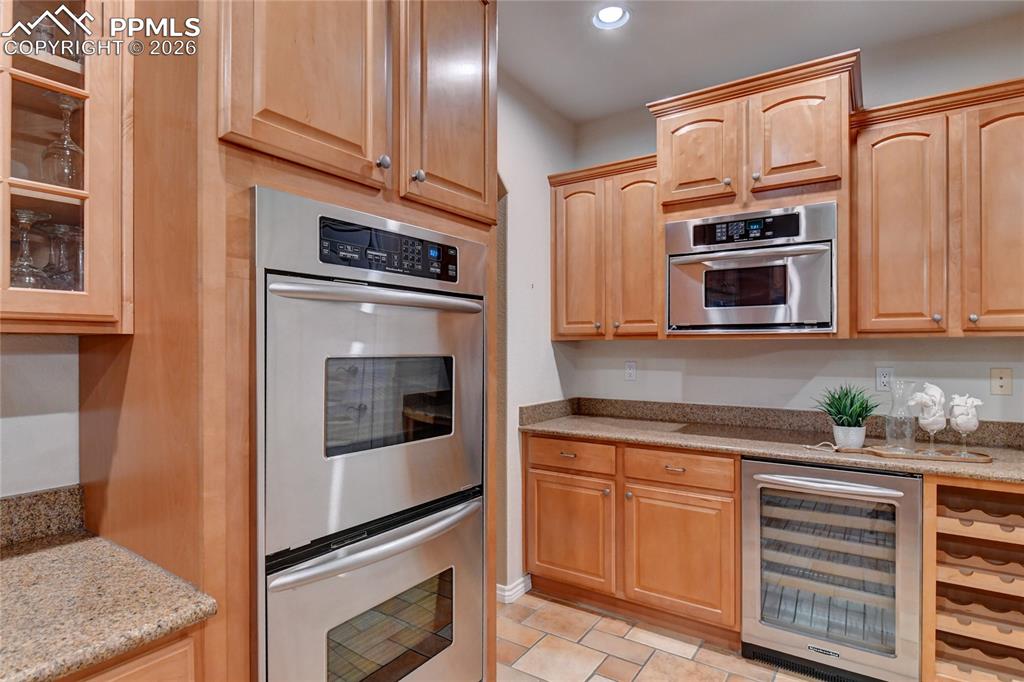 Image 15 of 44: Kitchen