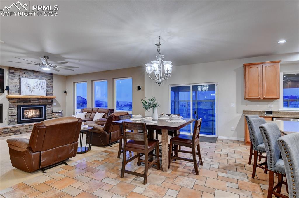Image 17 of 44: Dining Area