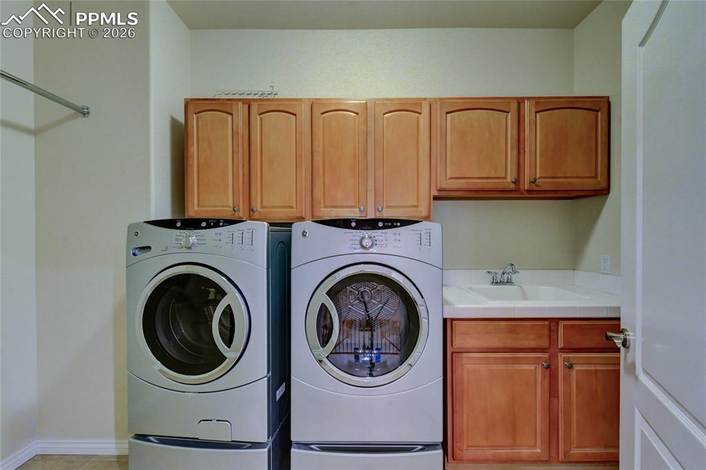 Image 32 of 44: Laundry