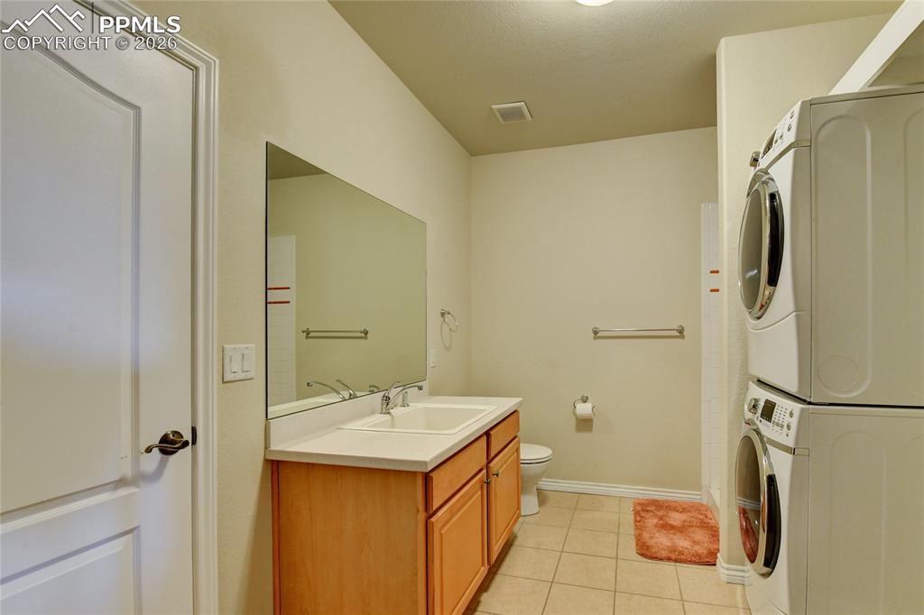 Image 37 of 44: Bathroom