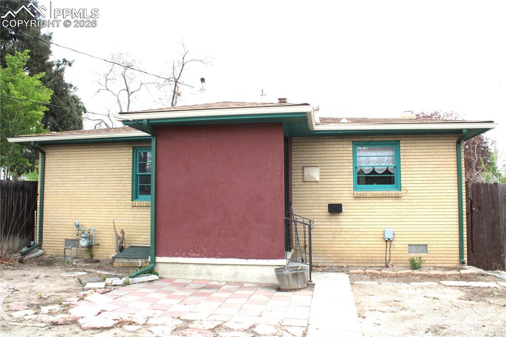 Image 19 of 24: Back of Structure