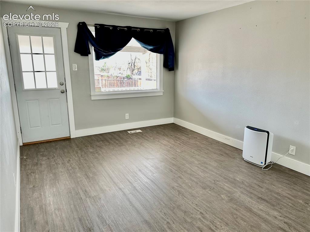 Image 11 of 20: Living Room