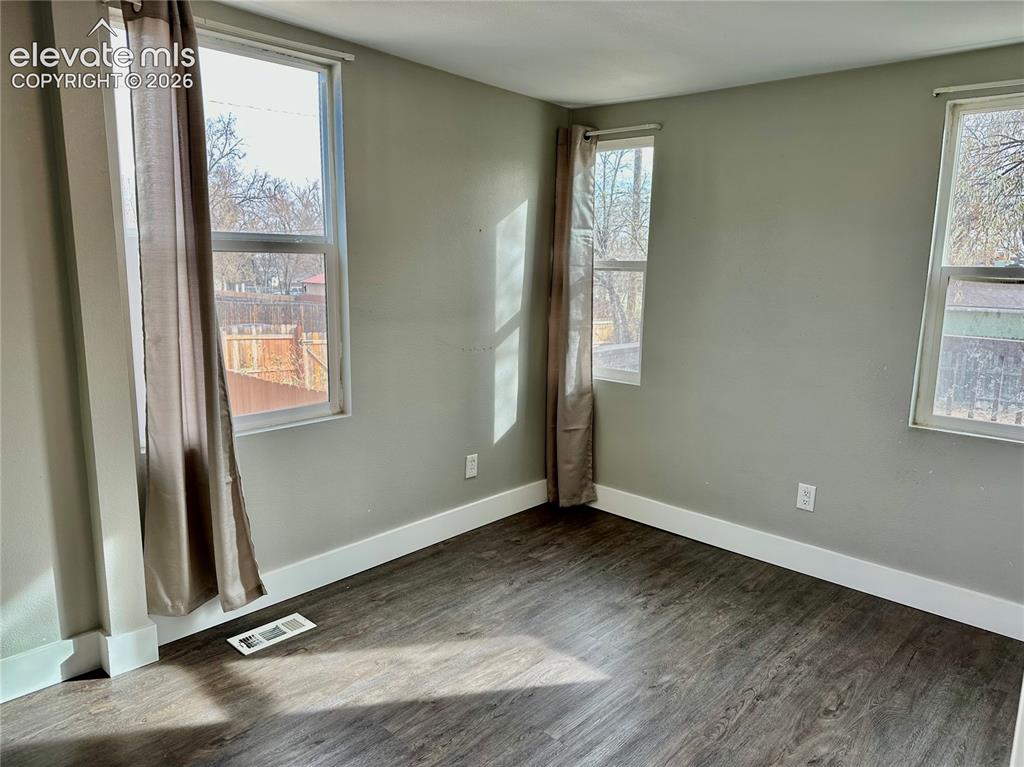Image 12 of 20: Bedroom