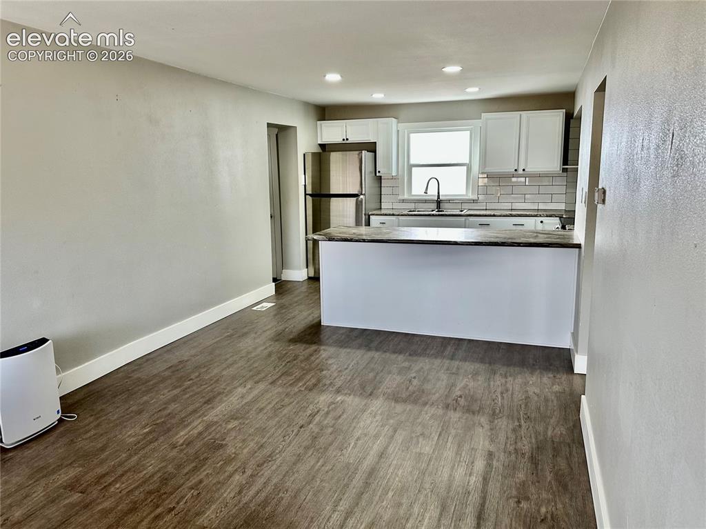 Image 3 of 20: Living Room
