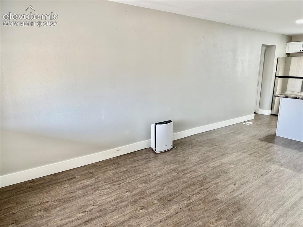 Image 4 of 20: Living Room