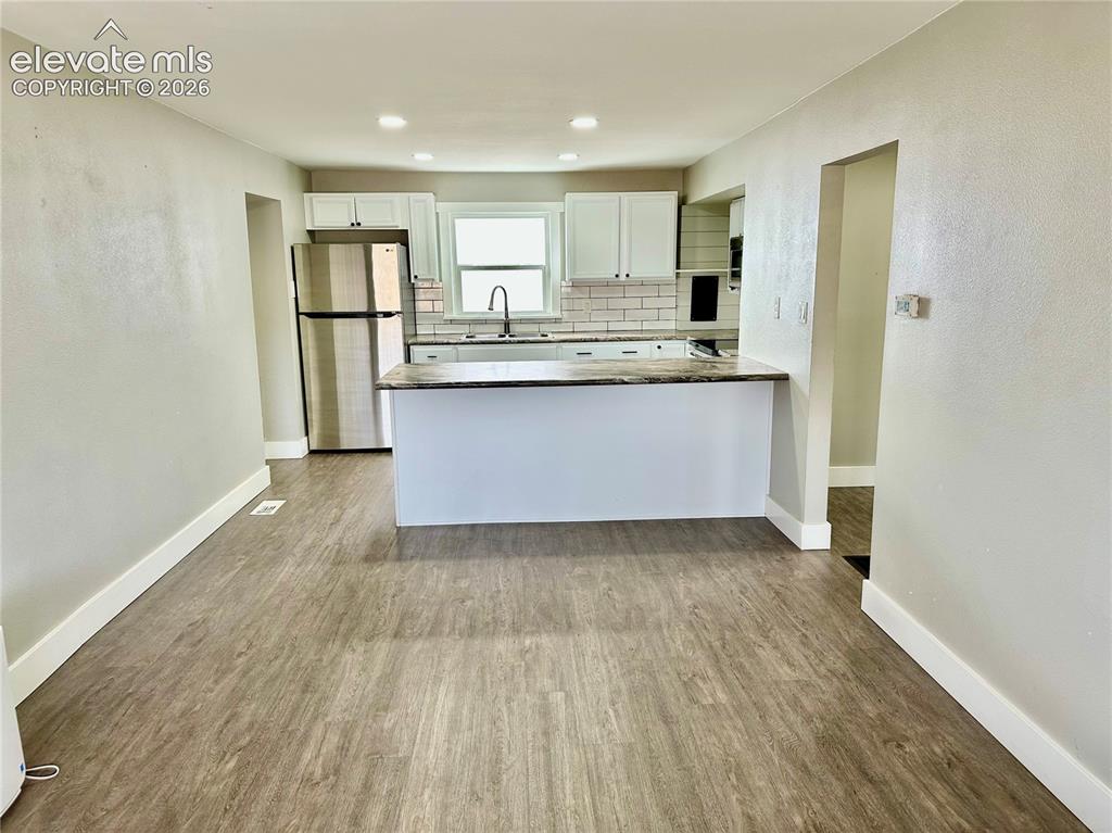 Image 5 of 20: Kitchen