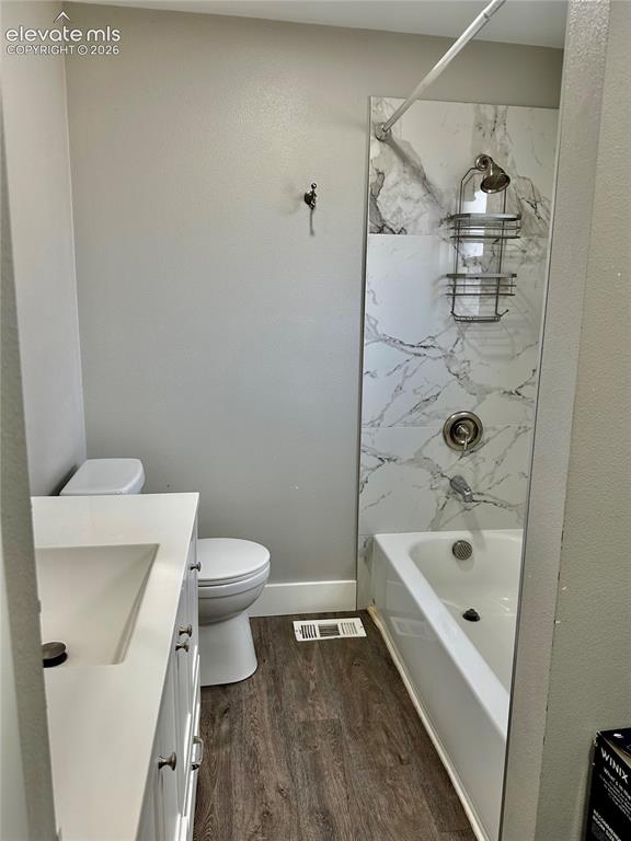 Image 8 of 20: Bathroom