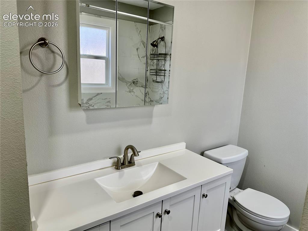 Image 9 of 20: Bathroom