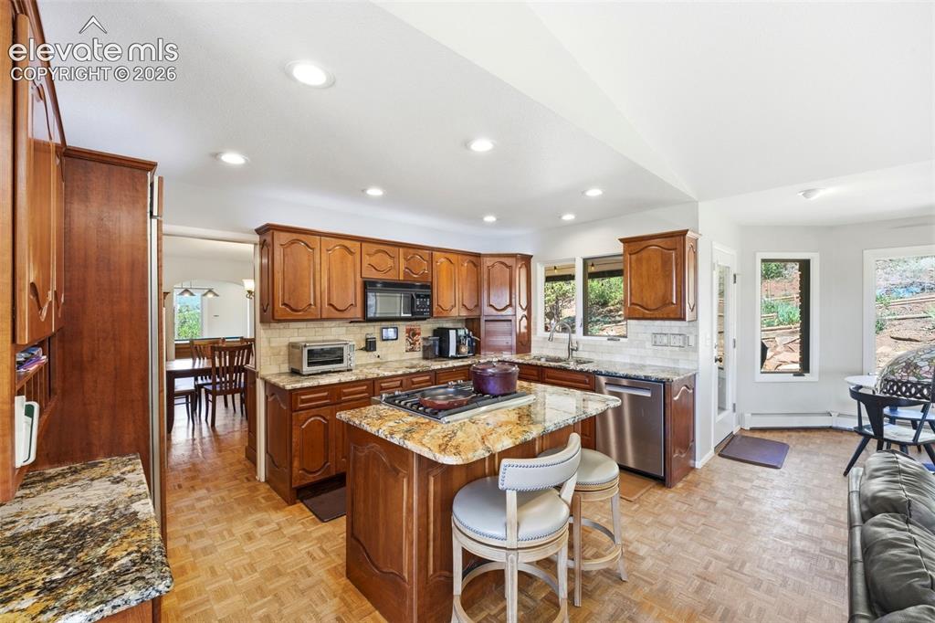Image 11 of 50: Kitchen