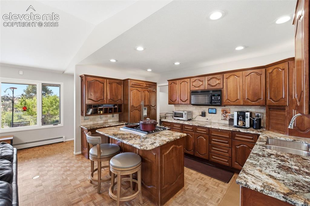 Image 12 of 50: Kitchen