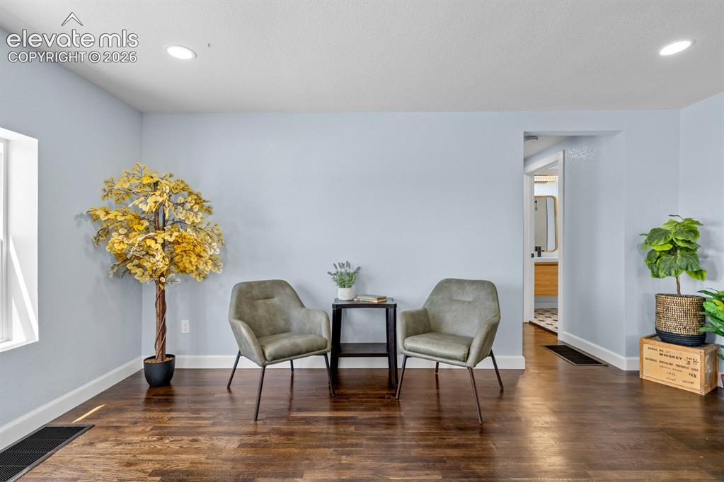 Image 11 of 50: Sitting Room