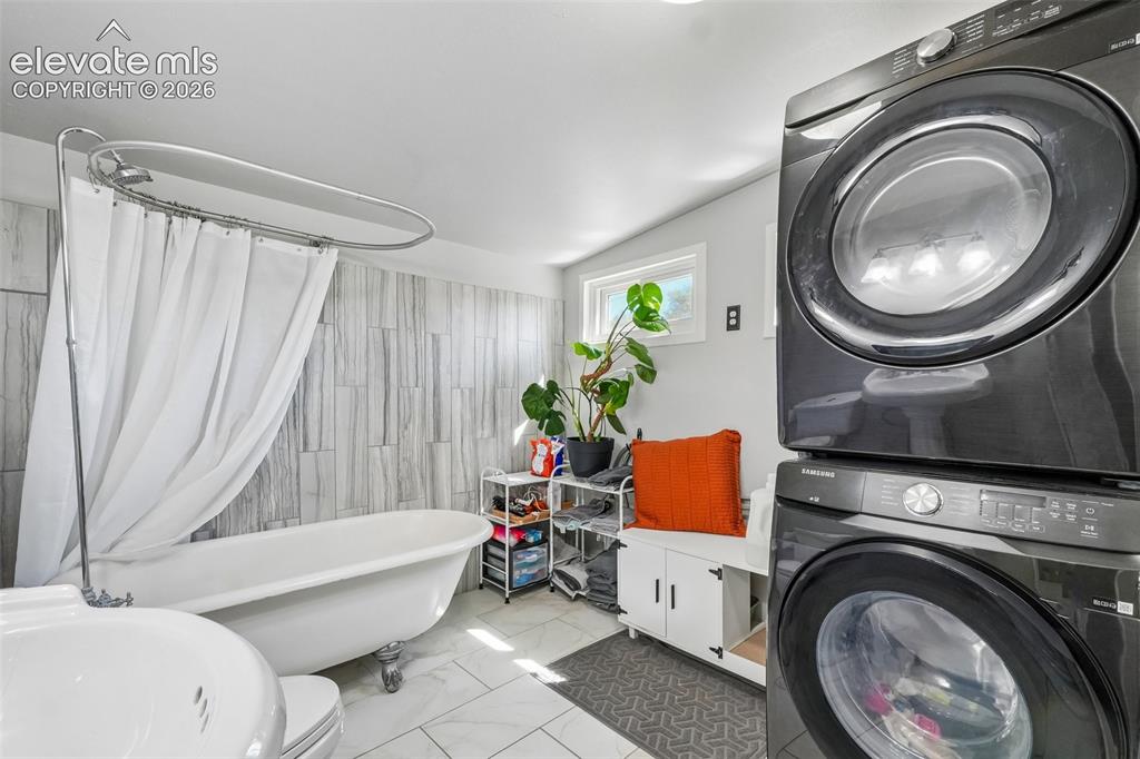 Image 31 of 43: Full bathroom plus laundry off bedroom 3