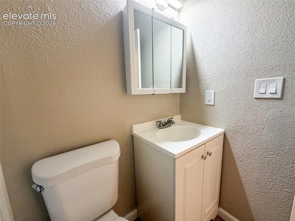 Image 21 of 45: Bathroom